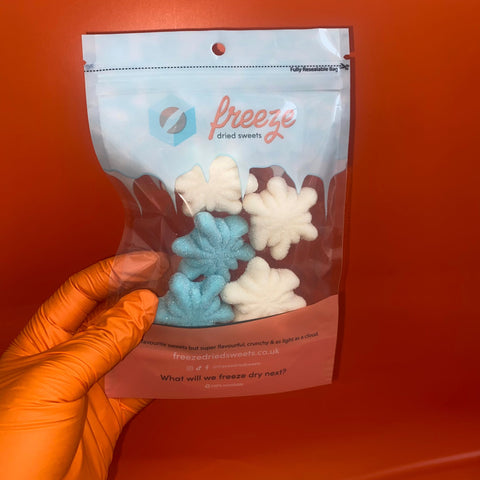 Fizzy White and Blue Snowflakes 5 Pieces - Freeze Dried Sweets